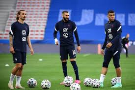 Beau jeu et fracas (france 2016), tango (pologne et ukraine 2012). Euro 2021 En Football Les Bons Augures Servent Souvent De Deguisement Aux Mauvais