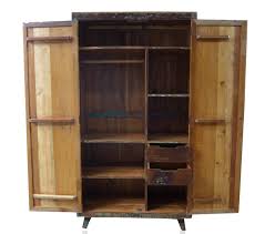 Dieses möbelprojekt hat so viel spaß gemacht, da verschiedene techniken angewandt wurden. Vintage Kleiderschrank Aus Altem Holz Schrank Bei Mobelhaus Dusseldorf