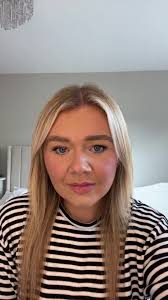 Blonde De Aly Brassard