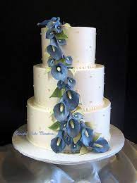 Elegant Ivory Wedding Cake With Blue Calla Lilies Lily Cake Wedding Cake Fresh Flowers Calla Lily Wedding Cake
