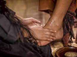Mary pouring oil on Jesus' feet - InnerComm Group