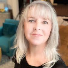 Pam Lister's Instagram, Twitter & Facebook