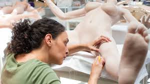 Porno w czasach TikToka i sztucznej inteligencji: seks przemocowy,  masturbacja, kobiety uprzedmiotowione