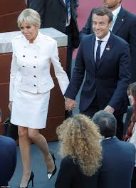 Brigitte trogneux), ранее — озьер (фр. Melania Trump Changes Into A Silver Gown For G7 Concert Older Fashion Womens Suits Business European Fashion