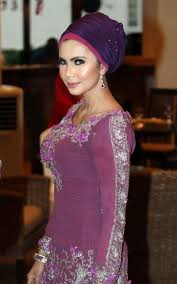 Actress, brands ambasador, mother and wife to zs for any booking call my manager +60126160949. Rozita Sudah Lali Hadapi Gosip Cinta Lelaki Muda Hiburan Mstar