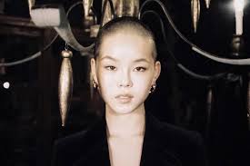 A Refreshing Showbiz Drama: 4 Reasons To Watch C-Drama "The Brightest Star  In The Sky"