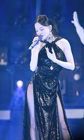 Following the departure, meng jia signed with banana culture music in 2016 to pursue her solo activities in china. å¼ éŸ¶æ¶µæ–°é€ åž‹ç¾Žä¸Šçƒ­æœ å¹¸å¥½æ²¡æ¢é€ åž‹å¸ˆ èˆžå°