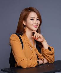 최근 더쿠, 오르비 등 온라인 커뮤니티를 통해 이투스 소속 사회탐구 강사 이지영 씨가 사이비 종교를 믿고 있다는 지적이 나왔다. ì´ì§€ì˜ ê°•ì‚¬ ë‚˜ë¬´ìœ„í‚¤