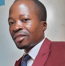 Kasongo teases a Crocodile...