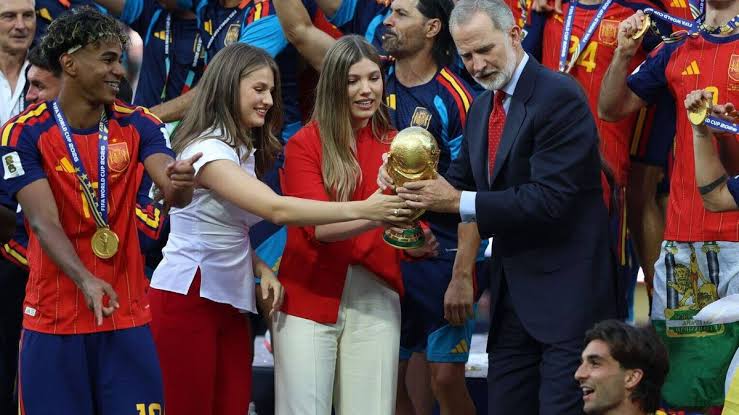 Felipe VI, la reina Letizia y sus hijas celebran con la selección española  su victoria en el Mundial
