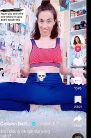Purposely showing her crotch on tiktok : r/ColleenBallingerSnark