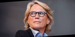 Anna Hellman's Instagram, Twitter & Facebook