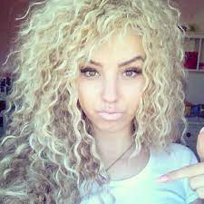 Pin By Grecia Sanchez On Makemeup Curly Hair Styles Naturally Curly Hair Styles Blonde Curly Hair