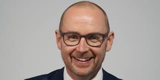 Scott Munn's Instagram, Twitter & Facebook