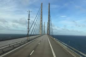 Den segelfria höjden är 40 meter och hela brons längd är 1 867 meter. Oresundsbron Pris Brobizz Overfart Och Info Swedish Nomad