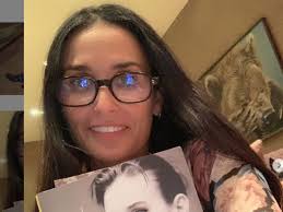 Actor/director/producer seeker of the truth my new memoir, inside out, is out now see more of demi moore on facebook. Neudachnaya Plastika Demi Mur Foto Ekspress Gazeta
