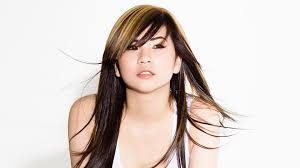 Straight hair can gain volume and texture when adding layers to it and you can wear it natural and for those in search of an edgier look, this disconnected layered hairstyle is a good option of preserving your hair's length and shaping your. The Essential Guide To Graduated Haircuts Mhd