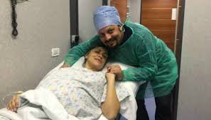 • 116 364 просмотра 1 год назад. Enrico Brignano E Diventato Papa La Foto In Sala Parto Dilei