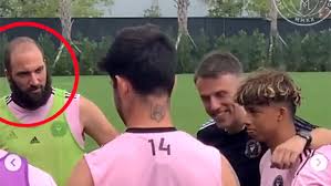 Der fußballspieler gonzalo higuaín ist in der saison 2020/2021 bei inter miami cf unter vertrag und wird dort im sturm eingesetzt. Higuain Irriconoscibile Alla Ripresa Degli Allenamenti Con L Inter Miami