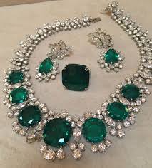 The Jewellery Editor Has A Beautiful Article About The History Of Iconic And Classic Jewelry Brands Worn By Some Jewelry Gifts Beautiful Jewelry Jewelry Editor Brand ambassador @charitysantibanez features famous necklace max.
