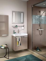 Des Meubles Hauts Pour Degager L Espace Au Sol De La Salle De Bains Petite Salle De Bain Salle De Bain Salle De Bain 3m2