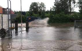 Heftige windböen haben am dienstag gegen 11 uhr eine hochspannungsleitung der stadtwerke bayreuth bei heinersreuth beschädigt. Diese Gebiete In Bayreuth Wurden Vom Unwetter Besonders Getroffen Tausende Quadratmeter Von Wasser Befreit Bayreuther Tagblatt