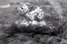 Fotos des amerikanischen vietnamkriegs bombardierungen mit napalm und agent orange u.s. Napalm Wikipedia