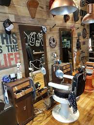 Facas Na Parede Ideias Para Barbearias Decoracao De Bar Rustico Decoracao Barbearia