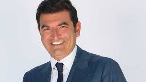 Come sta capitando a max giusti, che il compleanno tondo lo farà il prossimo 28 luglio. Max Giusti Boss In Incognito Segna Ritorno In Rai Frecciatina Su Affari Tuoi Legittimo Eh