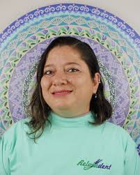 Dra. Pamela Escobar Mora Odontología general Ced. Prof. 09056532 Cirujana  dentista egresada de la Universidad de Ciencias y Artes de Chiapas, con  formación en diplomados en distintas áreas odontológicas: Oclusión,  Estética, Endodoncia