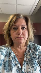 Today is my neighbor's 60th wedding anniversary. He has no children and  hopes to receive everyone's blessings.