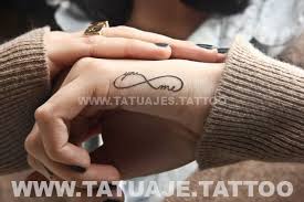 Tatuaje Del Infinito En La Mano Infinity Tattoo Matching Couple Tattoos Hand Tattoos