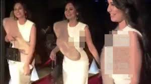 Tadik bace kat harian metro, tajuk die agak best jugak'lah iaitu lentik nora asli. Artis Malaysia Ini Minta Maaf Setelah Video Seksinya Tersebar Halaman 2 Tribun Pekanbaru