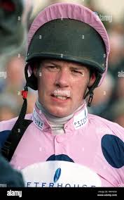 ALAN DEMPSEY JOCKEY WETHERBY RACECOARSE WETHERBY ENGLAND 03 November 2001  Stock Photo