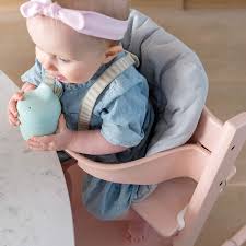 Vers l'âge de six à neuf mois, votre petit être commencera à s'asseoir tout seul. Plan Chaise Tripp Trapp Off 70