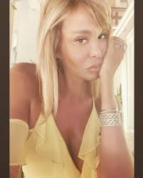 Il ragazzo, figlio di padre arabo e madre italiana, ha 22 anni. Vera Gemma Biografia Chi E Eta Altezza Peso Figli Marito Instagram E Vita Privata Spettegolando