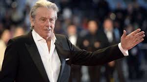 , auteure d'une pétition publiée sur care2 pour contester la palme d'honneur remise au comédien dans le cadre du festival de cannes 2019, pour l'ensemble de sa carrière. Festival Di Cannes 2019 Alain Delon Ricevera La Palma D Oro Alla Carriera