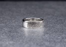 This Heart Warming Wedding Ring Trend Is Set To Make Waves Fingerprint Wedding Bands Fingerprint Wedding Wedding Rings