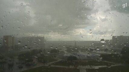 Chuva que atingiu a região central de Brasília nesta quarta-feira (27).
