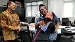 Rakyat malaysia berumur 38 tahun yang terselamat daripada hukuman gantung pada 13 oktober 2020 selepas mahkamah rayuan membebaskannya beh, yang ditahan pada 26 oktober 2016 atas dakwaan cuba membawa masuk 499.97 gram metamfetamin dari malaysia di pusat pemeriksaan. Pertemuan Haru Wni Yang Bebas Dari Hukuman Mati Di Malaysia Youtube