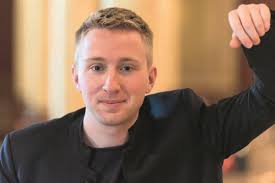 Wuppertaler Generalmusikdirektor Patrick Hahn dirigiert in Istanbul