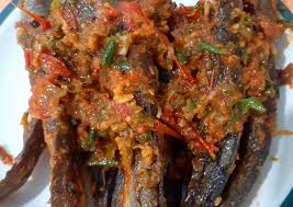 Dendeng balado merupakan sajian khas padang berupa irisan tipis daging sapi digoreng garing, diberi bumbu balado. Cara Membuat Lele Sambal Cabe Hijau Istimewa