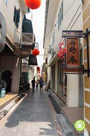 The western section of concubine lane is too narrow for cars to travel down and this part of the street is a very popular destination for tourists. Concubine Lane Ipoh Over 100 Years History Malaysian Foodie