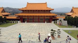 Đầu năm viếng chùa Tây Lai Tự