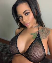 Strella Kat @strellakatuncut: Not Much Longer |