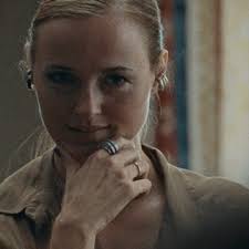 Brooklyn Beckham Photographs 'Game of Thrones' Sophie Turner Sitting On The  Toilet