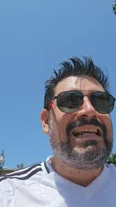 ITALIA PALERMO no hay nada mas vieja escuela que este lugar ya que fue en  este Donde se GRABO LA PELICULA EL PADRINO 3 en estas gradas fue la escena  donde mataron a la hija.