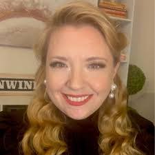 Leslie Duran's Instagram, Twitter & Facebook