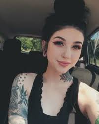 Carly Dyer (carlycrewie)