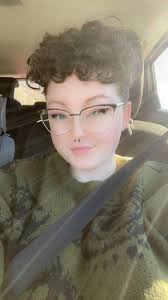 Remove glare from glasses and seatbelt in photo?